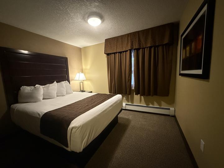 Siding 16 Lodge | Wetaskiwin | 27