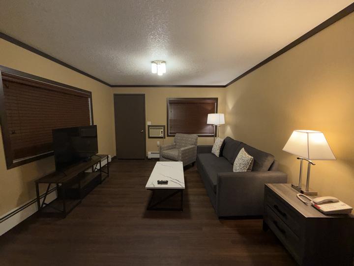 Siding 16 Lodge | Wetaskiwin | 25