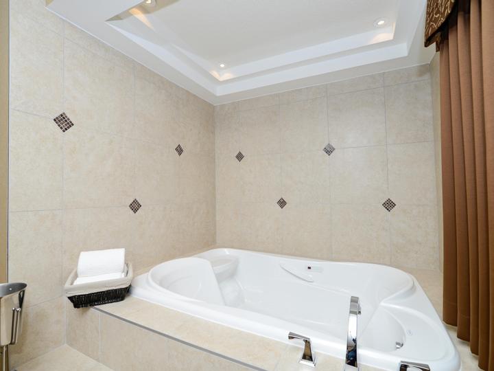 Siding 16 Lodge | Wetaskiwin | 22