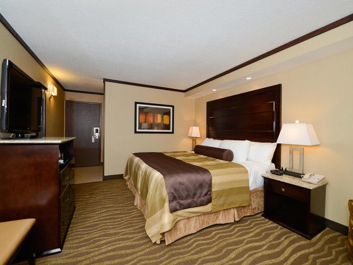 Siding 16 Lodge | Wetaskiwin | 7