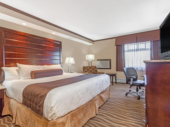 Siding 16 Lodge | Wetaskiwin | 19