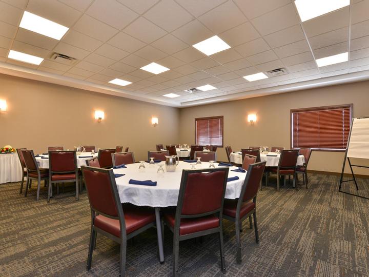 Siding 16 Lodge | Wetaskiwin | 3