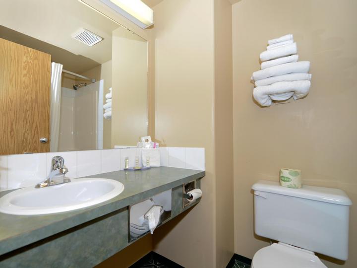 Siding 16 Lodge | Wetaskiwin | 26