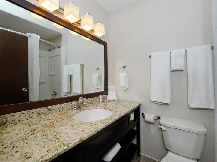 Siding 16 Lodge | Wetaskiwin | 3