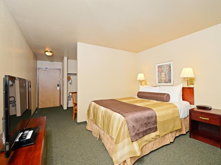 Siding 16 Lodge | Wetaskiwin | 27